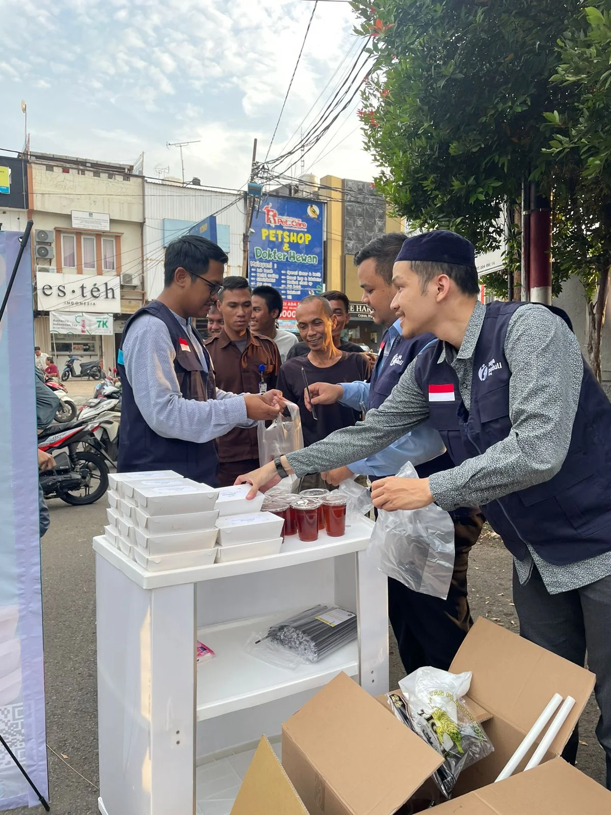 Foto 4 dari album Pembagian Takjil 2025